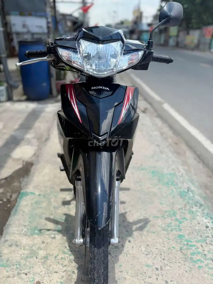 Honda Wave Blade 110 2018 черный/красный в отличном состоянии, оригинал