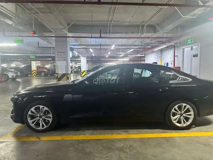 VinFast Lux A2.0 2022 черный 95000 км