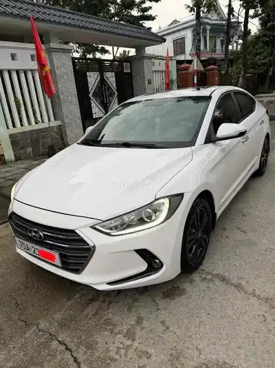 Hyundai Elantra 2018 Белая автоматическая