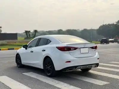 Mazda M3 2018 белый 89 000 км