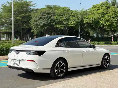 VinFast Lux A 2.0 Turbo 2022 Белый 35000 км