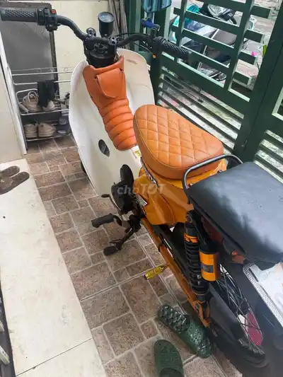 Honda Cub тюнингованная, белая