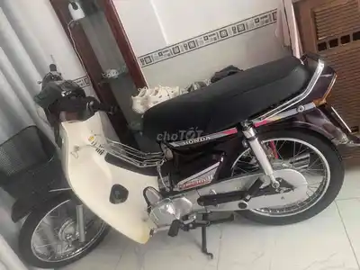 Honda Dream II белый, красный заглавный номер