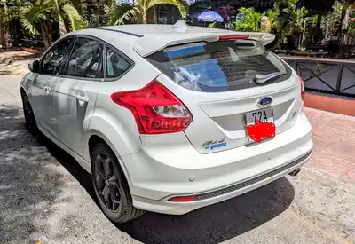 Ford Focus Hatchback S 2015 белый