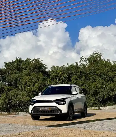 Kia Carens 1.5G Luxury 2023, 1 владелец, обслужен у дилера