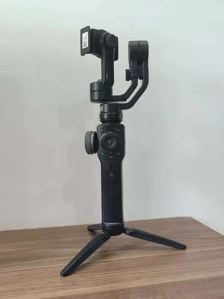 Стабилизатор Zhiyun Smooth и штатив