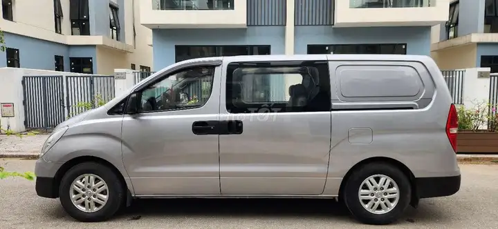 Hyundai Starex 2016 серебристый