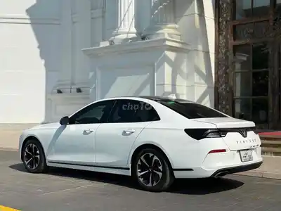 VinFast Lux A 2.0 Turbo 2022 Белый 35000 км