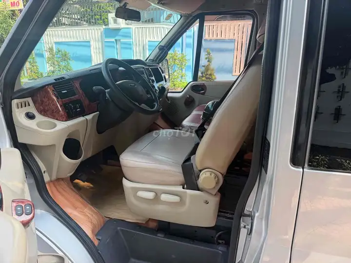 Ford Transit 2017, 6 мест, серебристый, 127 000 км