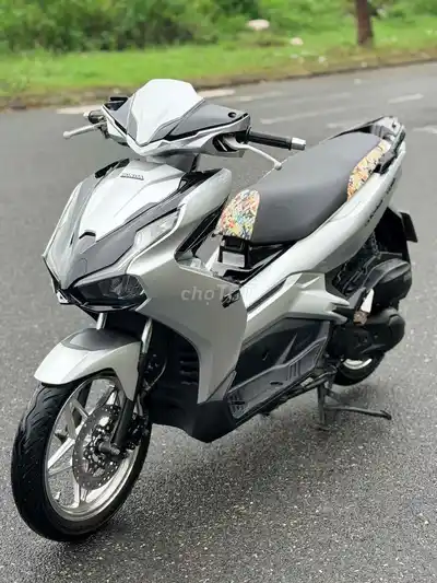 Honda Air Blade, 2 клапана, серебристый Porsche, хромированные диски