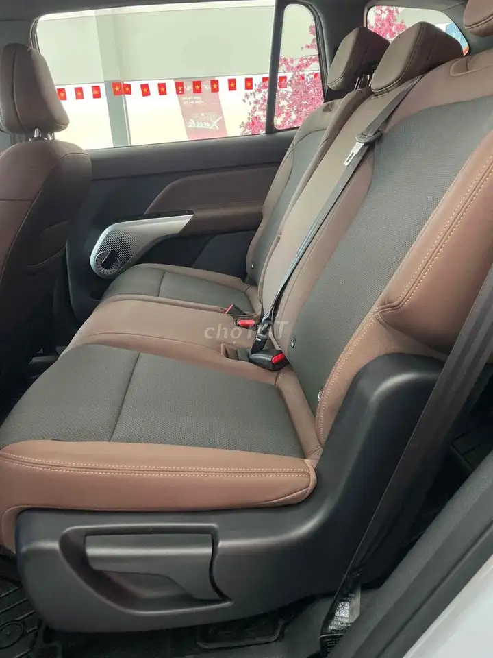 VinFast MPV7 — в подарок камера 360
