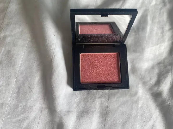 Сыворотка Nambuzin SPF 50, туалетная вода Benetton, гель Yves Rocher, косметика Nars, Dior, Anastasia