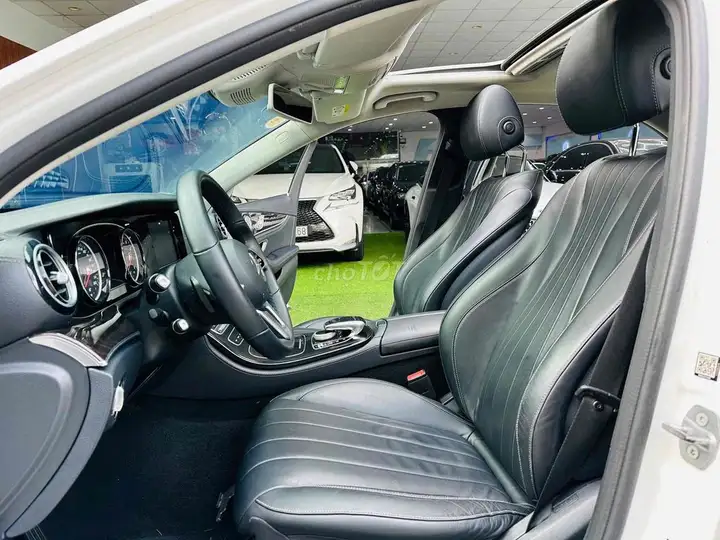 Mercedes-Benz E250 2017 Модель 2018 Белый