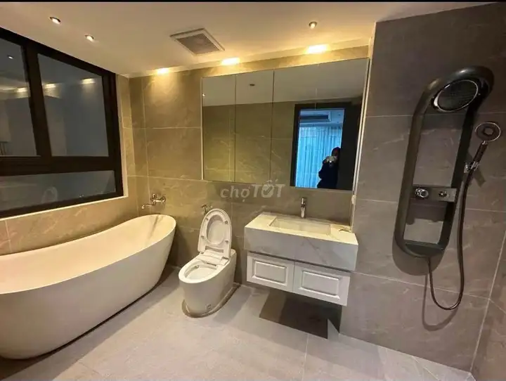 Bán nhà Nguyễn Sơn, 6 tầng, ô tô tránh, kinh doanh