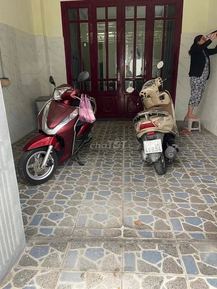 Дом 2 этажа, 4х20м, парковка для авто, 3 спальни, с мебелью