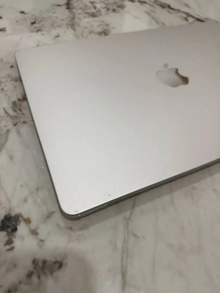 MacBook Air 15" M3 8/512 ГБ Starlight