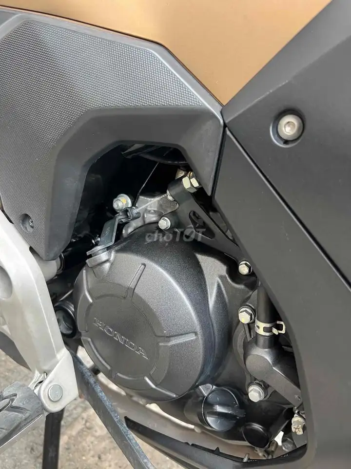 Honda Winner V3 Черно-золотой Michelin RCB