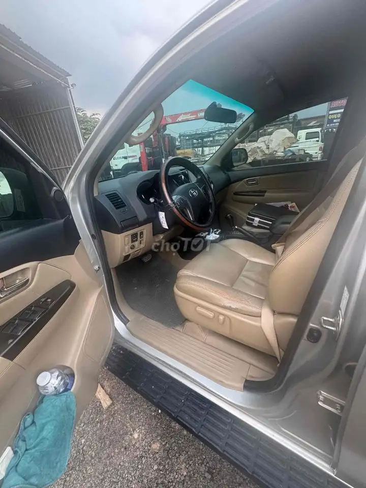 Toyota Fortuner 2016, серебристый, 7 мест, АКПП