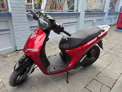 Электроскутер VinFast Feliz II, красный, 500 км, август 2026