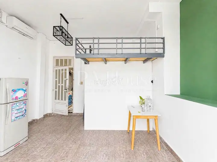Аренда комнаты 38/ Тан Канг с антресолью + балконом – рядом с Vinhomes
