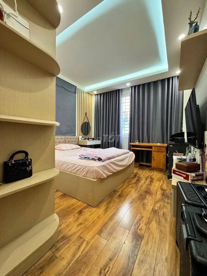Nhà 46m2 lô góc, 4 tầng, 4PN, Nguyễn Văn Cừ, hơn 8 tỷ