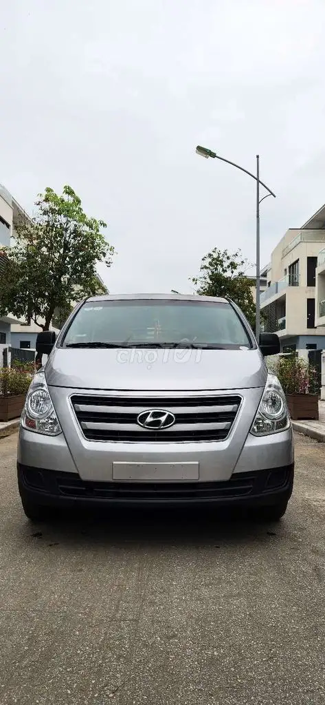 Hyundai Starex 2016 серебристый