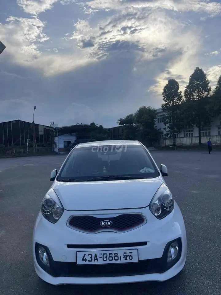 Семья продает Kia Morning Si AT 2016, механика, белый