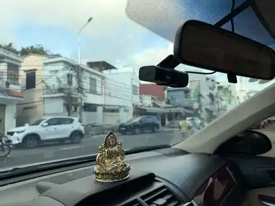 Toyota Camry 2.0 E желтый песок 90 000 км