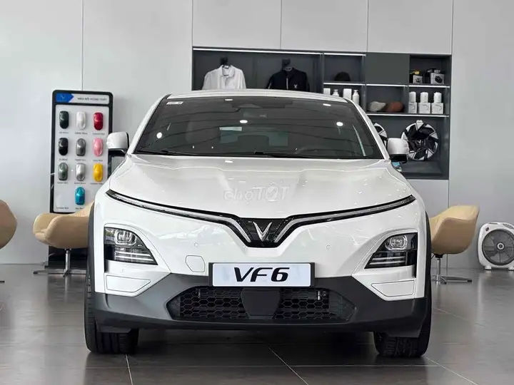 VinFast VF6 Plus, белый, электромобиль