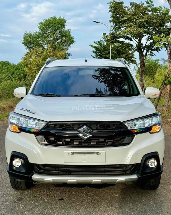 Suzuki XL7 Hybrid 2025 Белый, пробег 15 тыс.