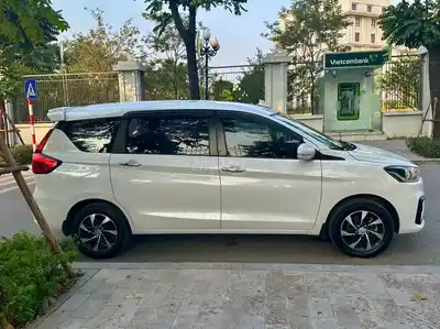 Suzuki Ertiga 2023 Hybrid Белый 7 мест