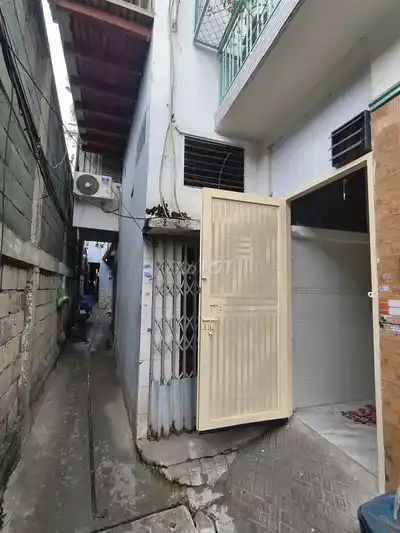 Небольшой дом, Cach Mang Thang Tam, 15 м², 3 этажа, 3 спальни