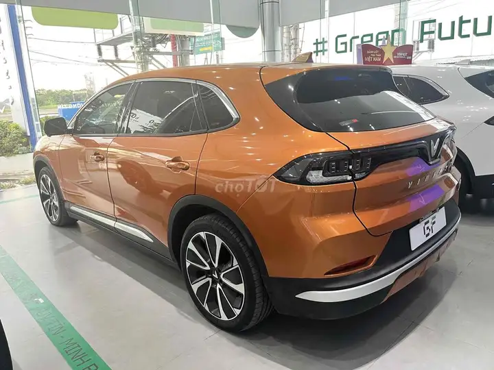 VinFast VF8 Plus 2023 оранжево-желтый 19000 км (б/у)