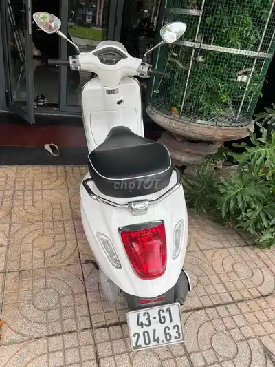 Скутер Piaggio Vespa белый