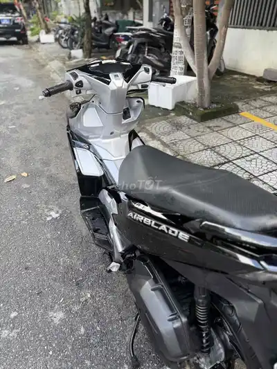 Honda Air Blade 2023 4 клапана черный серебристый в рассрочку от 8 млн