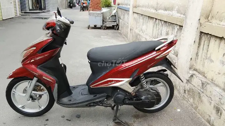 Yamaha Luvias 2023 Красный Скутер