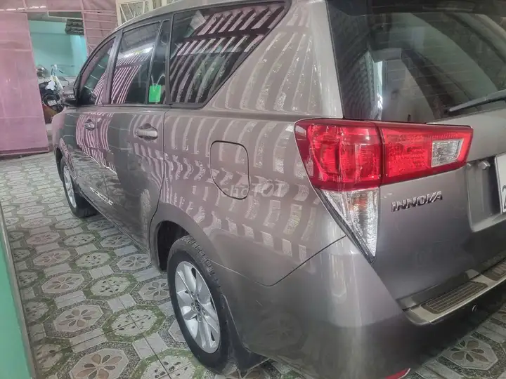 Toyota Innova 2.0E 2019 серый серебристый 7 мест