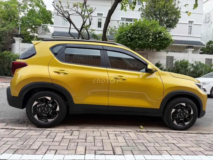 KIA Sonet 2025 1.5 Luxury Желтый 8000 км