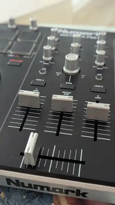 DJ-контроллер Numark Mixtrack Pro II