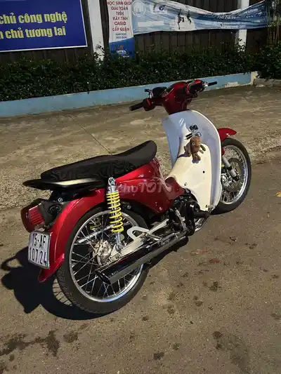 Honda Cub красно-белая