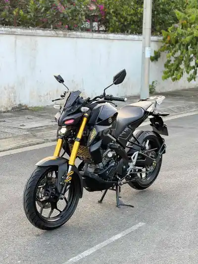 Черная ручная тележка Yamaha MT-15