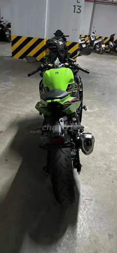 KAWASAKI NINJA ZX-25R 2023 ЗЕЛЕНО-ЧЕРНЫЙ