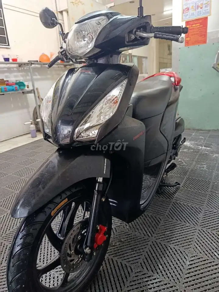 Honda Vision 2016 Черно-красный 28000 км
