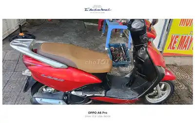 Honda Lead красного цвета