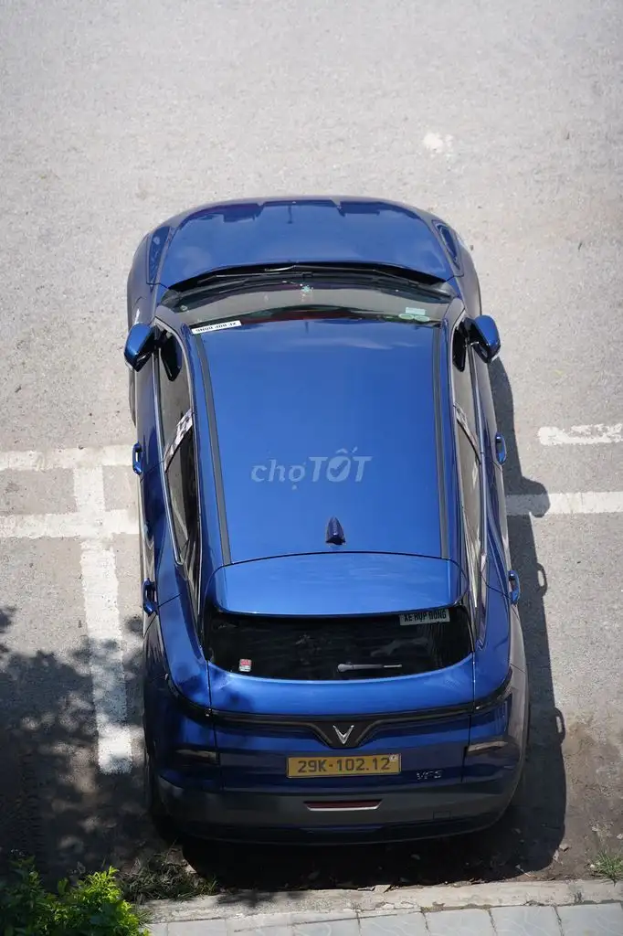 VinFast VF6 синий, 100 000 км