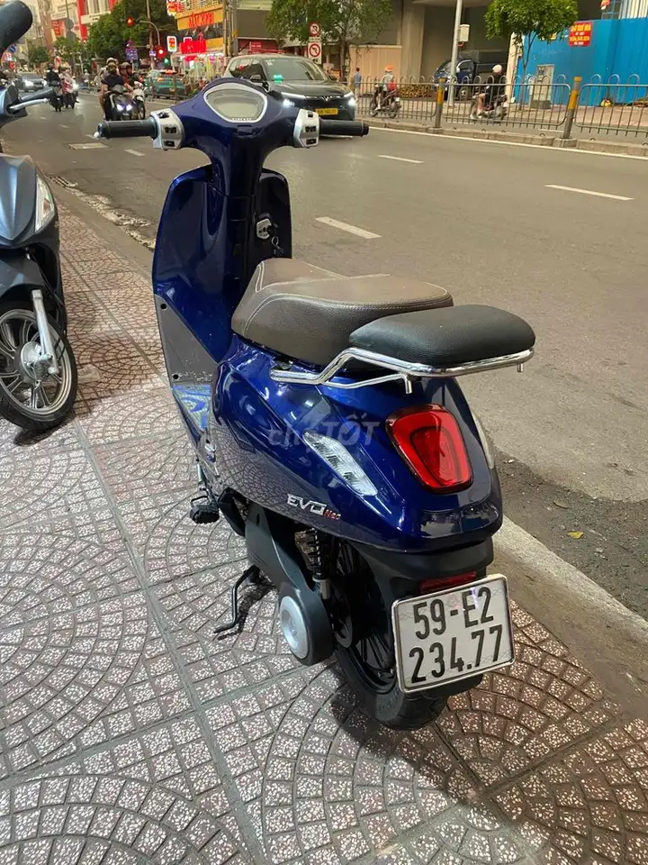 Электроскутер VinFast Evo Neo 2025, зеленый, 9500 км