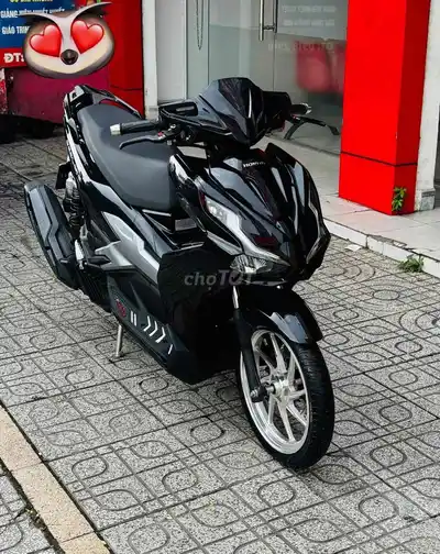 Honda Air Blade 125 2025 г.в., глянцевый черный, состояние нового