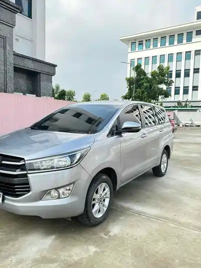 Toyota Innova 2.0E МКПП 2019 Серебристый госномер 30/F