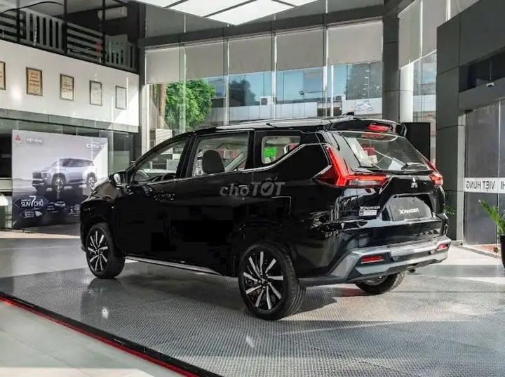 Mitsubishi Xpander 7 мест, черный
