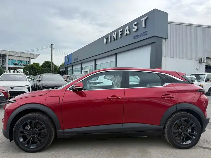 VinFast VF6 Plus 2026 красный